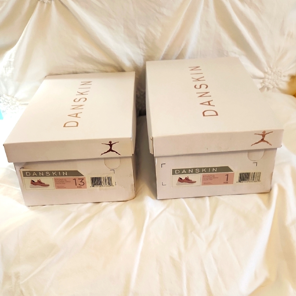 DANSKIN STUNT G SNEAKERS